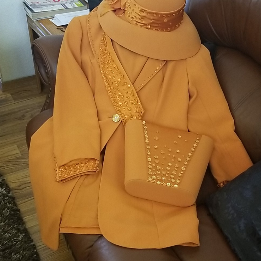 Women's 2pc skirt suit with purse and hat